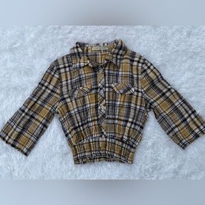 LOVE CULTURE PLAID CROP TOP. 3/4 SLEEVE. PARTIALLY BUTTONS UP. SIZE SMALL